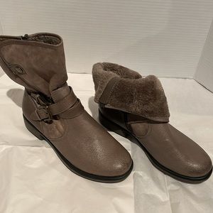 water-resistant booties! Low heel. Leather & suede material, faux fur lining.